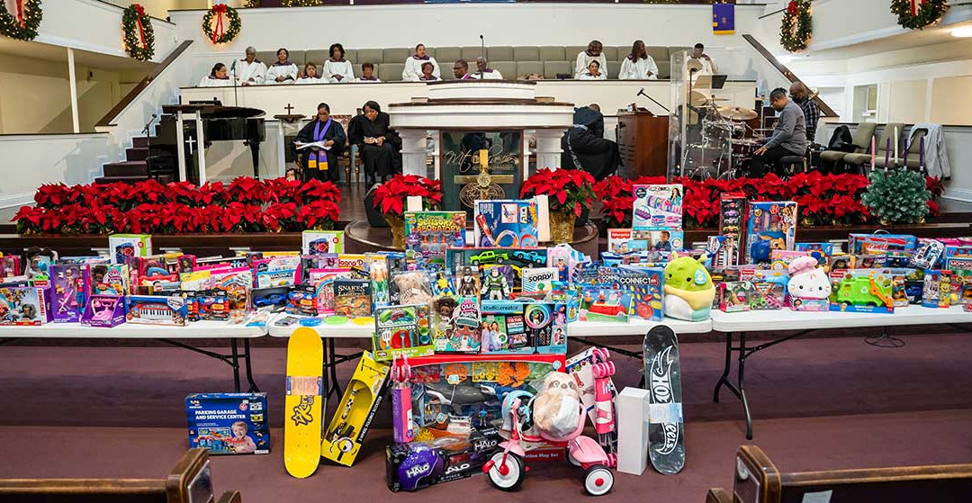 Holiday Heroes across the U.S. bring cheer to Youth Villages children and families